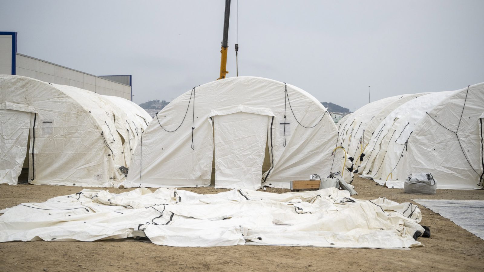 Torres defiende las carpas como medida temporal en Ceuta