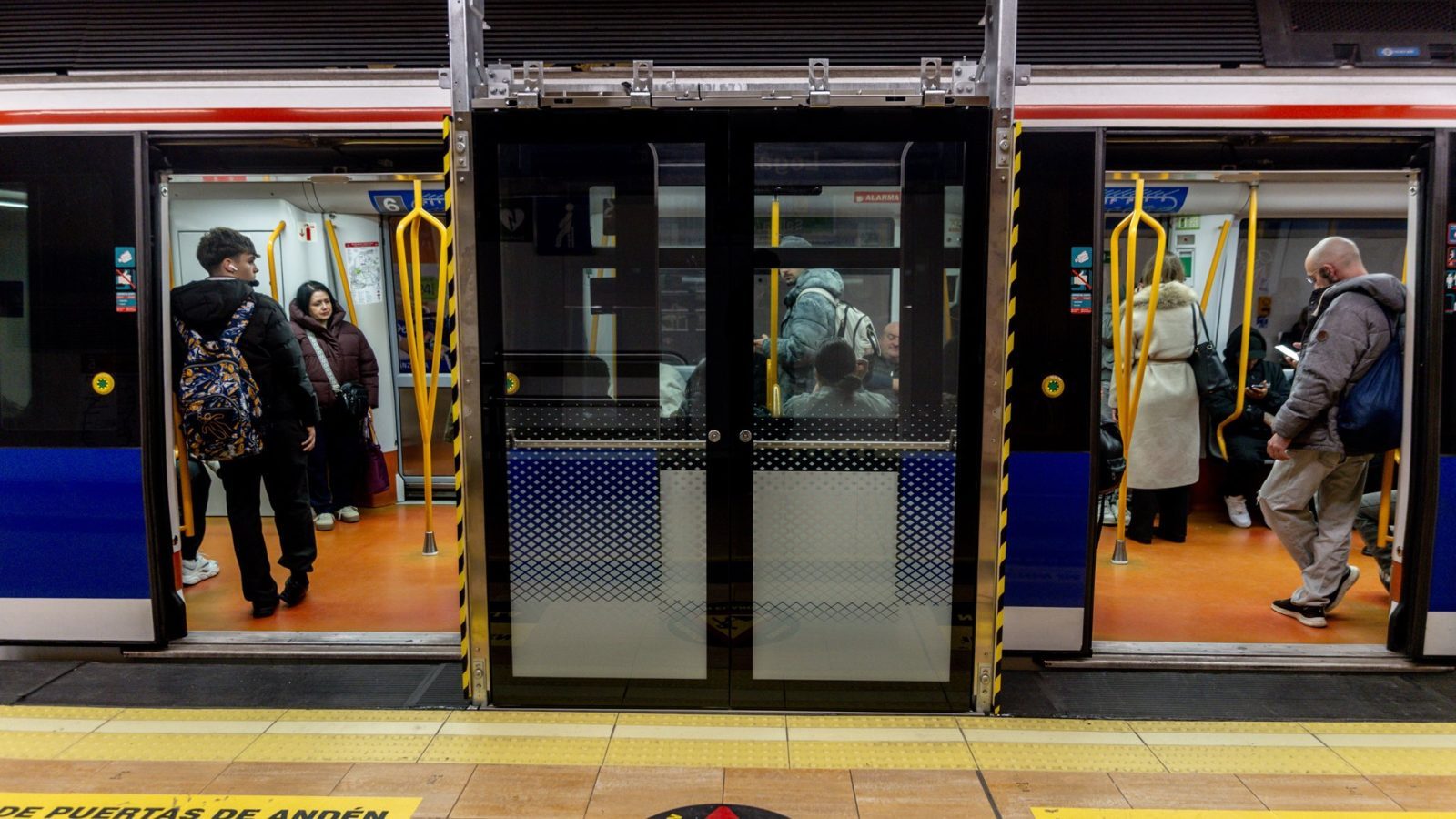 La Comunidad ofrecerá acceso gratuito en Metro a quienes viajen en bicicleta La Comunidad ofrecerá acceso gratuito en Metro a quienes viajen en bicicleta