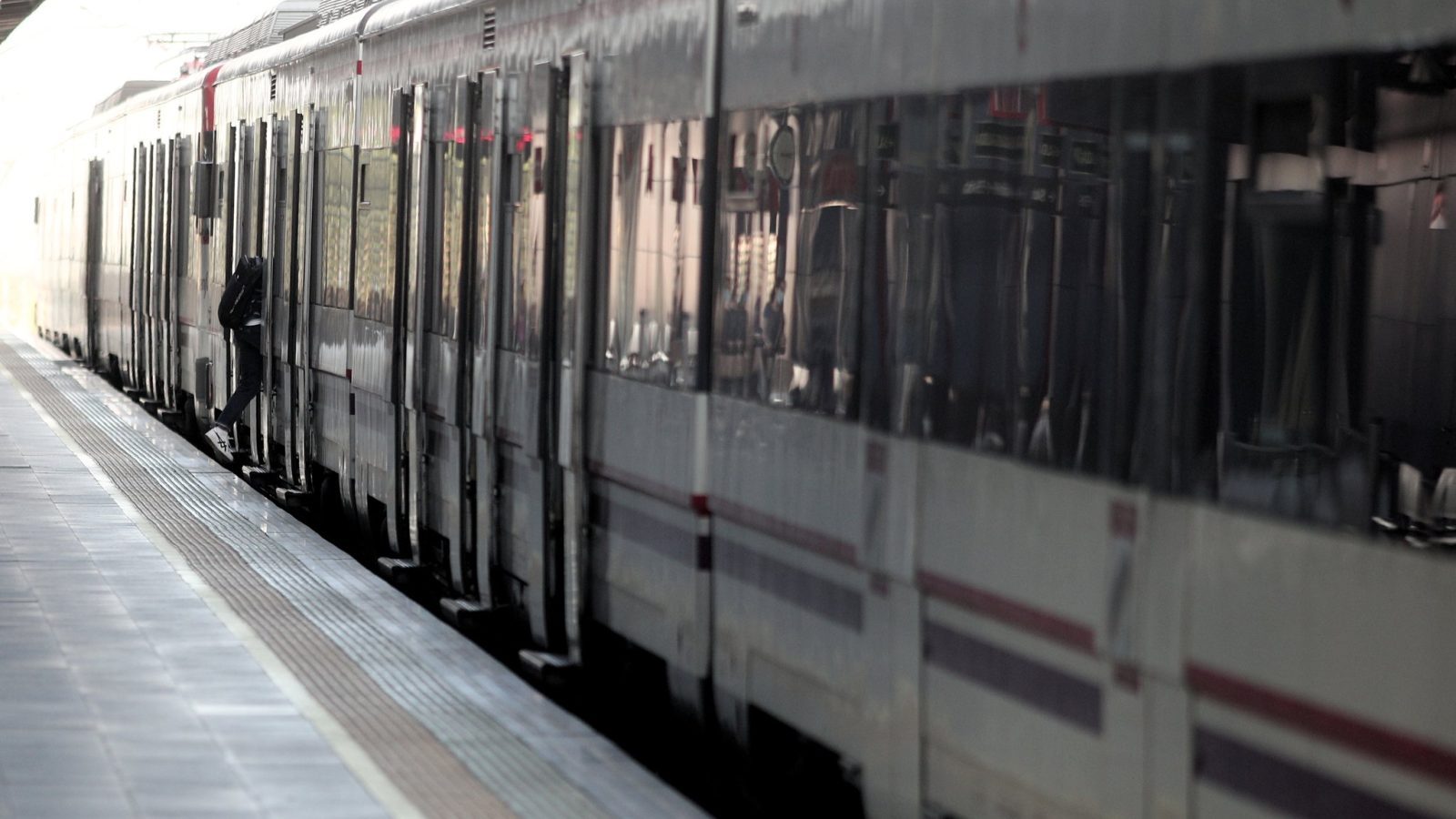 Los vecinos se concentran este sábado en la estación de San Fernando para exigir mayor accesibilidad Los vecinos se concentran este sábado en la estación de San Fernando para exigir mayor accesibilidad