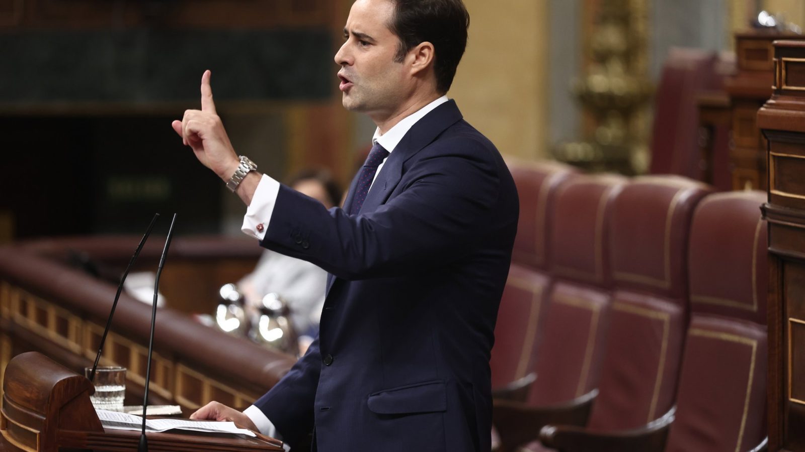 Vox rechaza presionar al Supremo por la "ley de nietos"