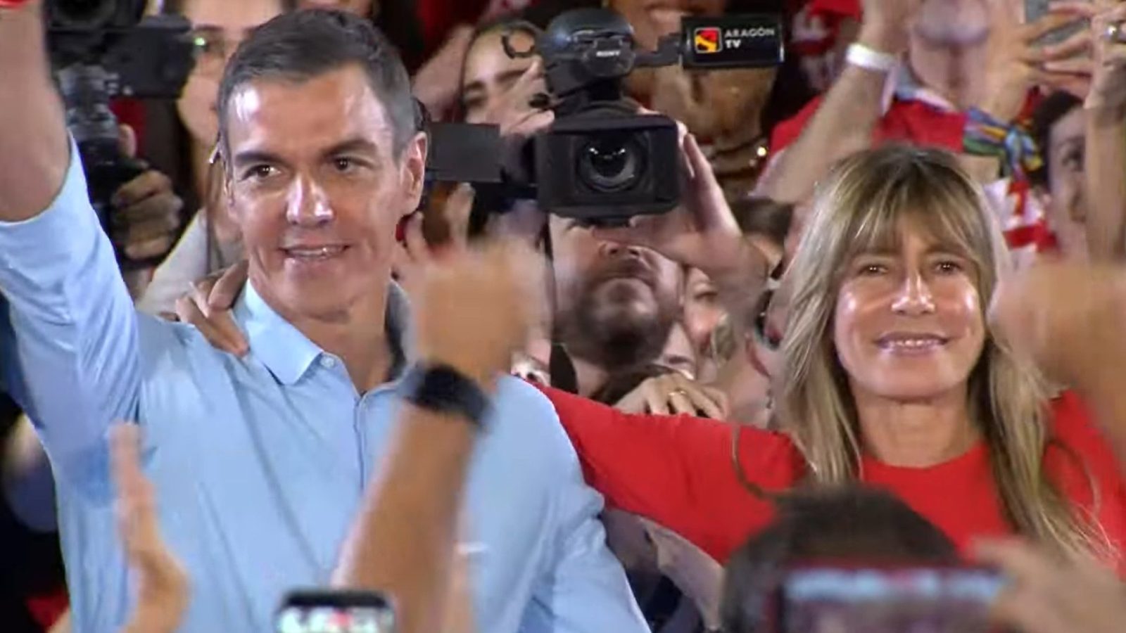 Begoña Gómez reaparece en un mitin y Sánchez le dedica un "te quiero" Begoña Gómez reaparece en un mitin y Sánchez le dedica un "te quiero"