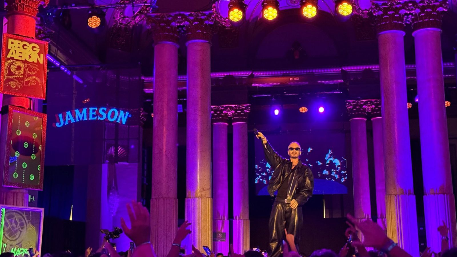700 personas disfrutan del concierto íntimo de J Balvin 700 personas disfrutan del concierto íntimo de J Balvin