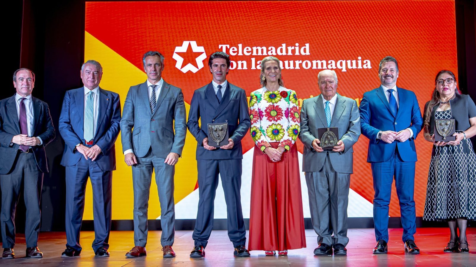 Talavante recibe el premio taurino de Telemadrid a mejor torero Talavante recibe el premio taurino de Telemadrid a mejor torero