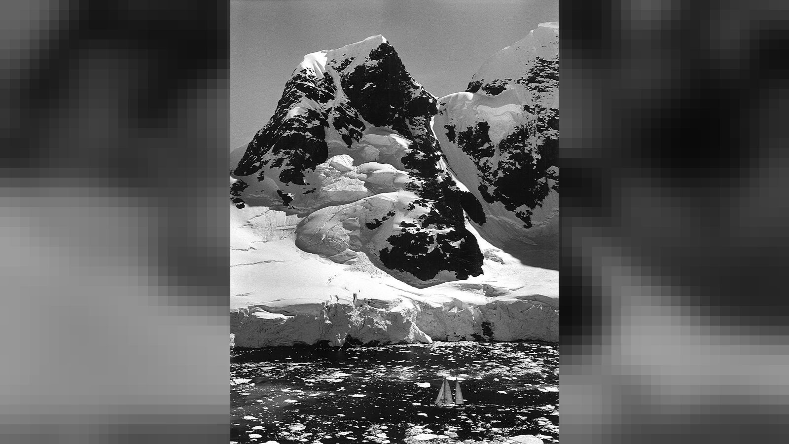 La Fábrica inaugura hasta el 31 de enero la primera exposición de Salgado tras su muerte La Fábrica inaugura hasta el 31 de enero la primera exposición de Salgado tras su muerte