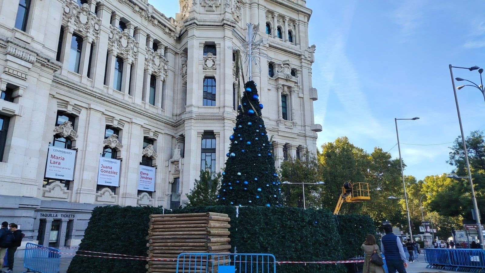 Madrid no renuncia a instalar el árbol de Navidad en Sol Madrid no renuncia a instalar el árbol de Navidad en Sol