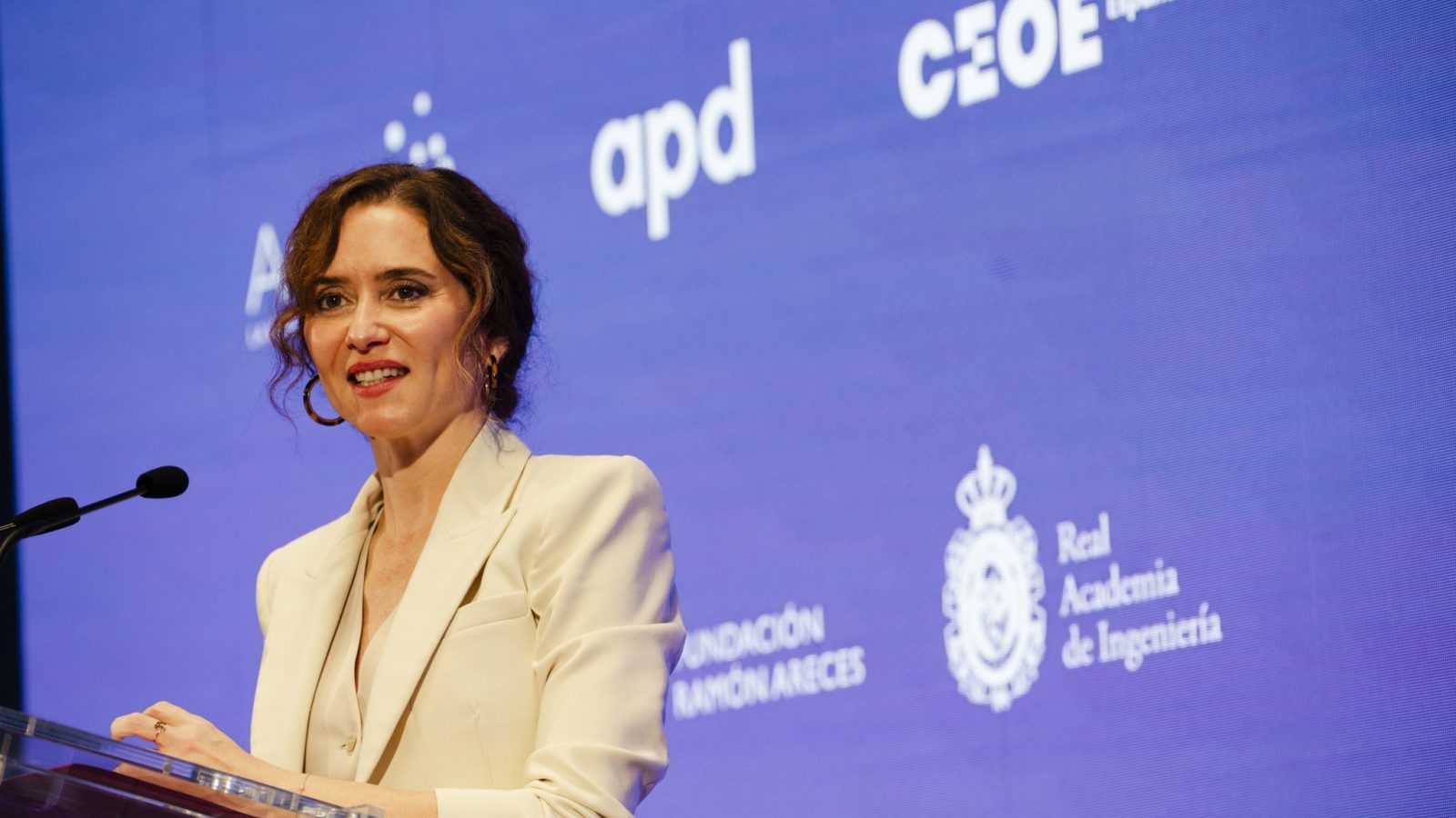 Ayuso pide "reiniciar" España con una agenda reformista Ayuso pide "reiniciar" España con una agenda reformista