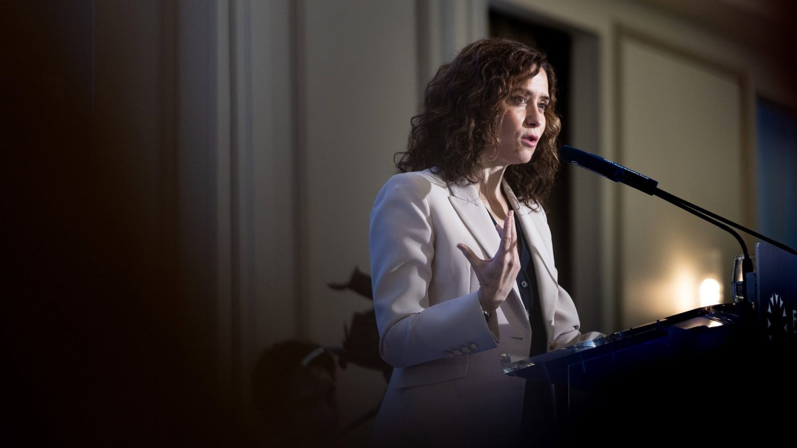 Ayuso defiende la propiedad privada frente a los decretos
