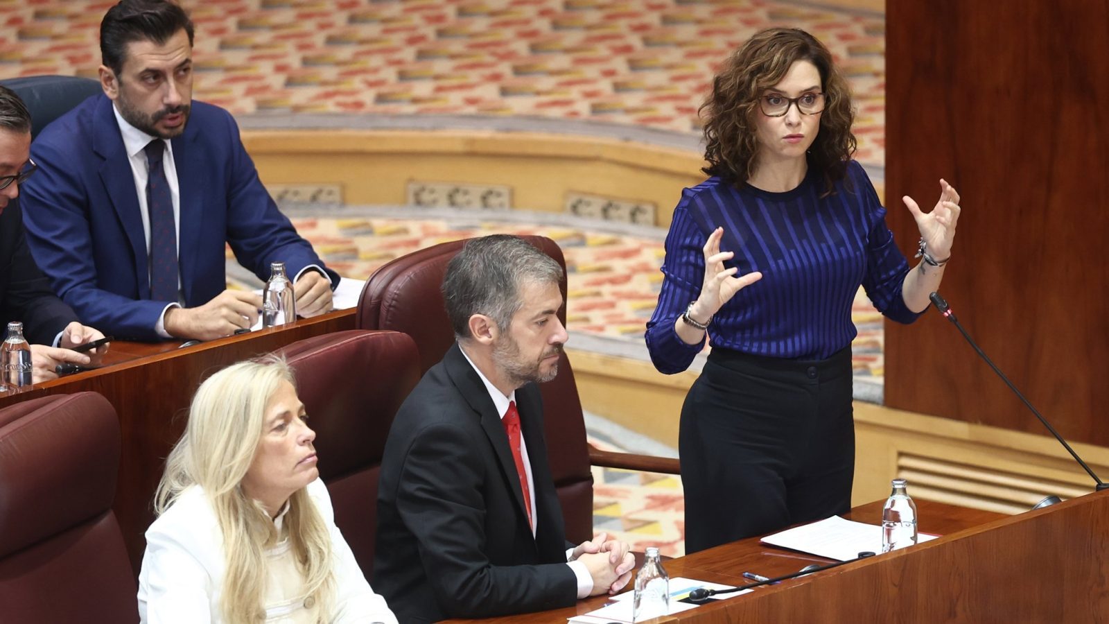 Ayuso pide respeto para Milei en la Asamblea de Madrid Ayuso pide respeto para Milei en la Asamblea de Madrid