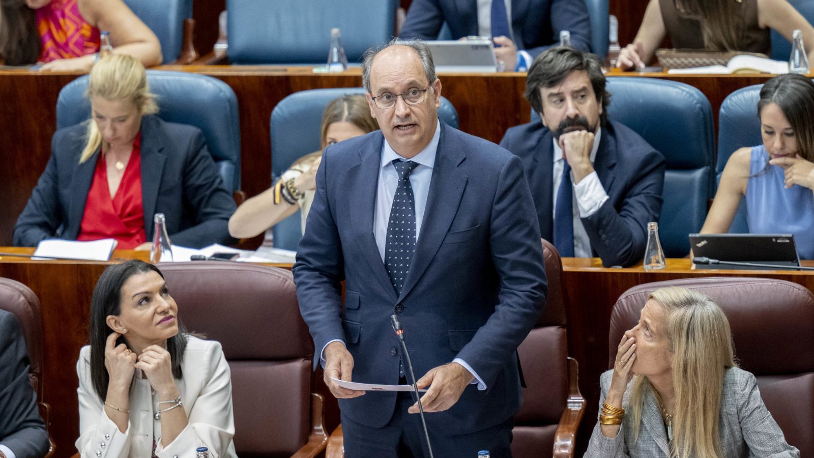 López-Valverde defiende en la Asamblea la ley regional de IA