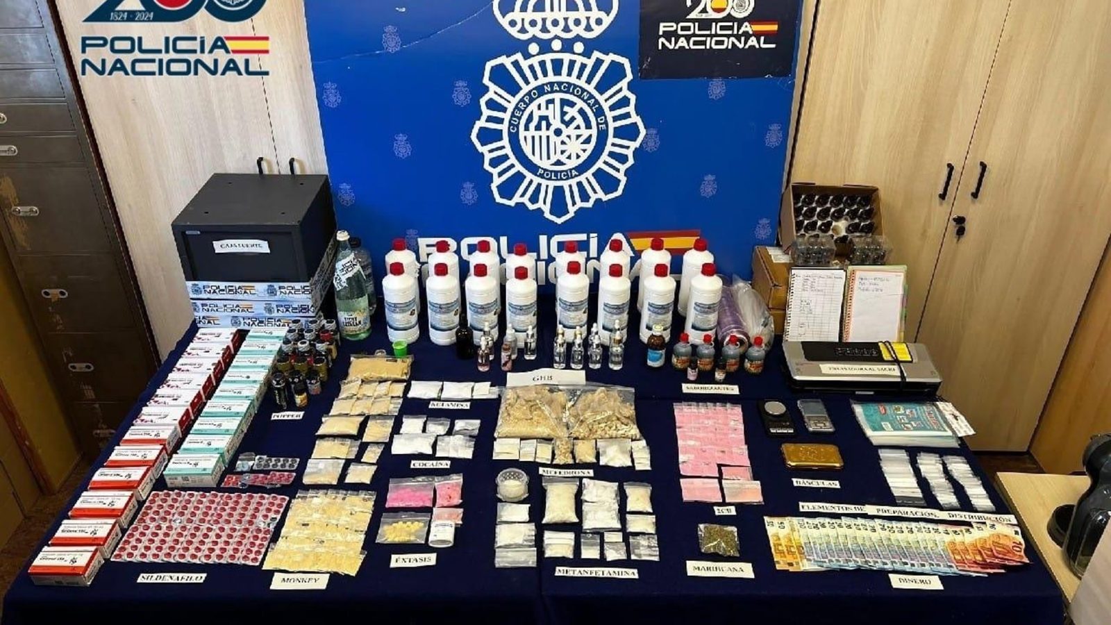 La Policía detiene a cinco hombres por vender hasta doce tipos de drogas desde una vivienda en el distrito Centro