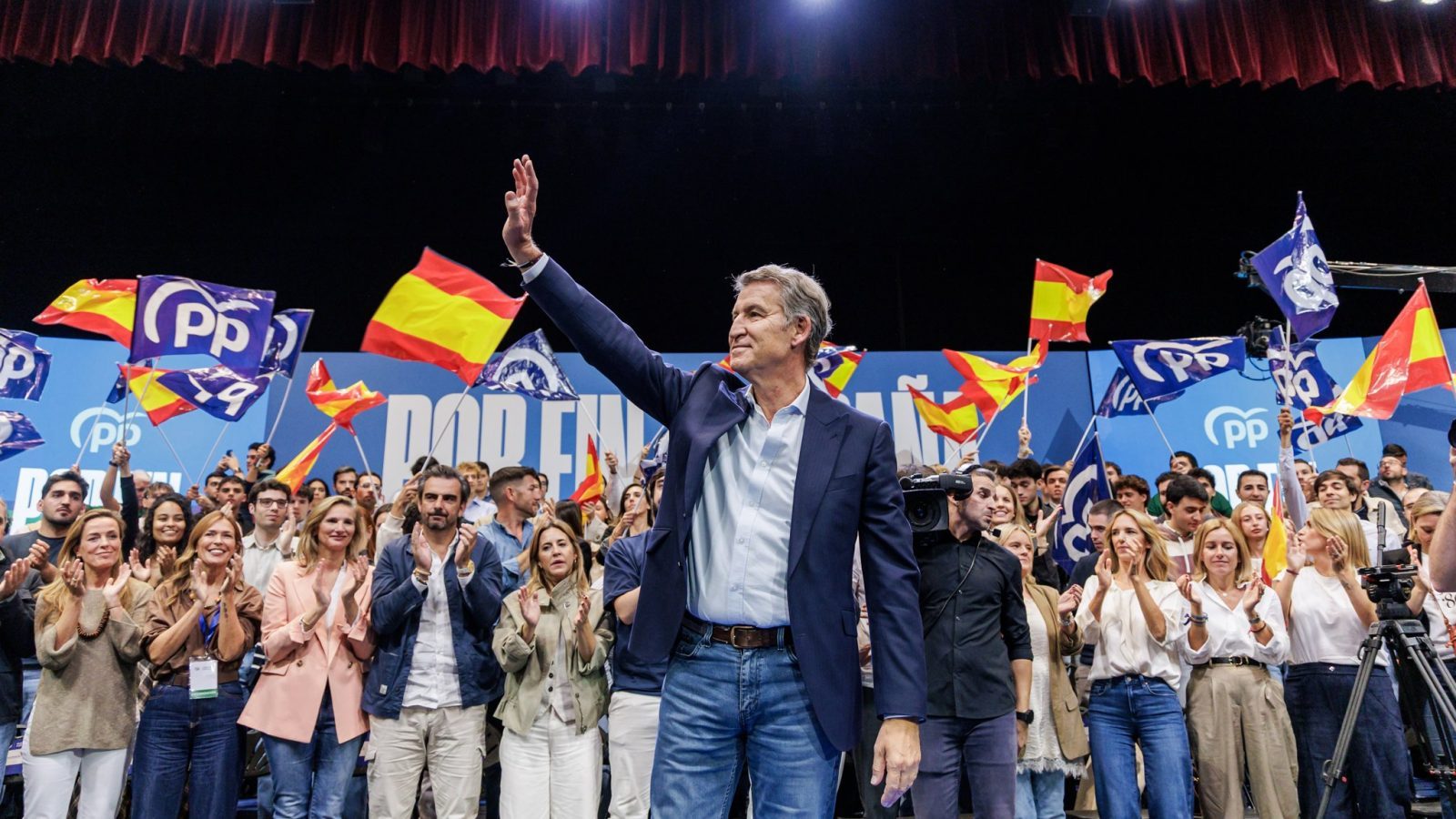 Feijóo promete una reconstrucción nacional y un cambio contundente Feijóo promete una reconstrucción nacional y un cambio contundente