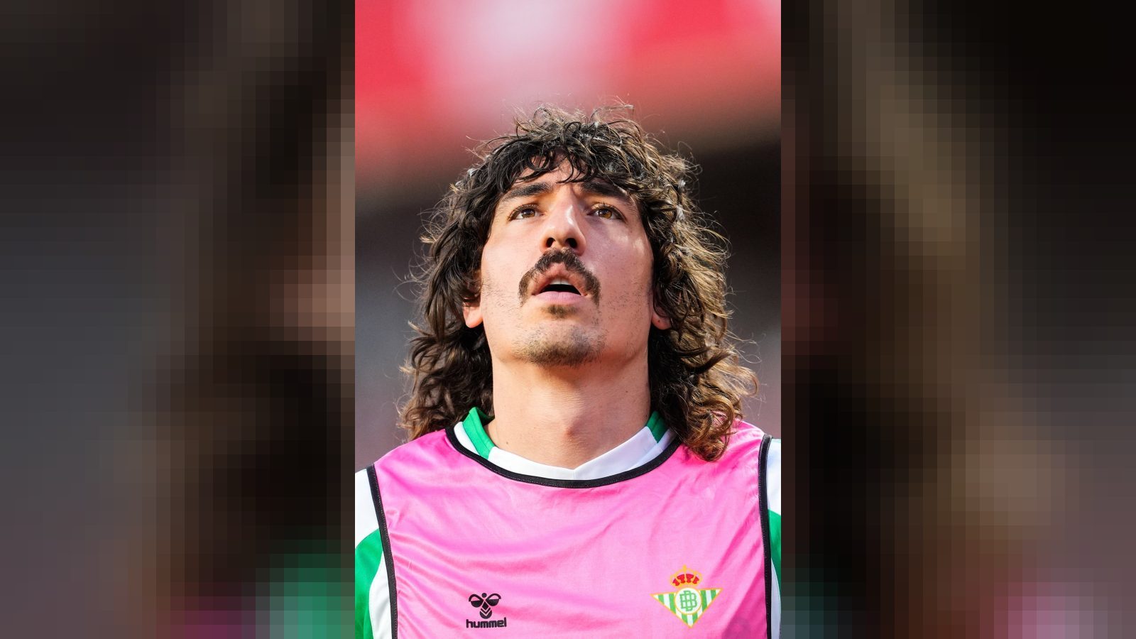 La Fiscalía investiga insultos homófobos a Héctor Bellerín La Fiscalía investiga insultos homófobos a Héctor Bellerín