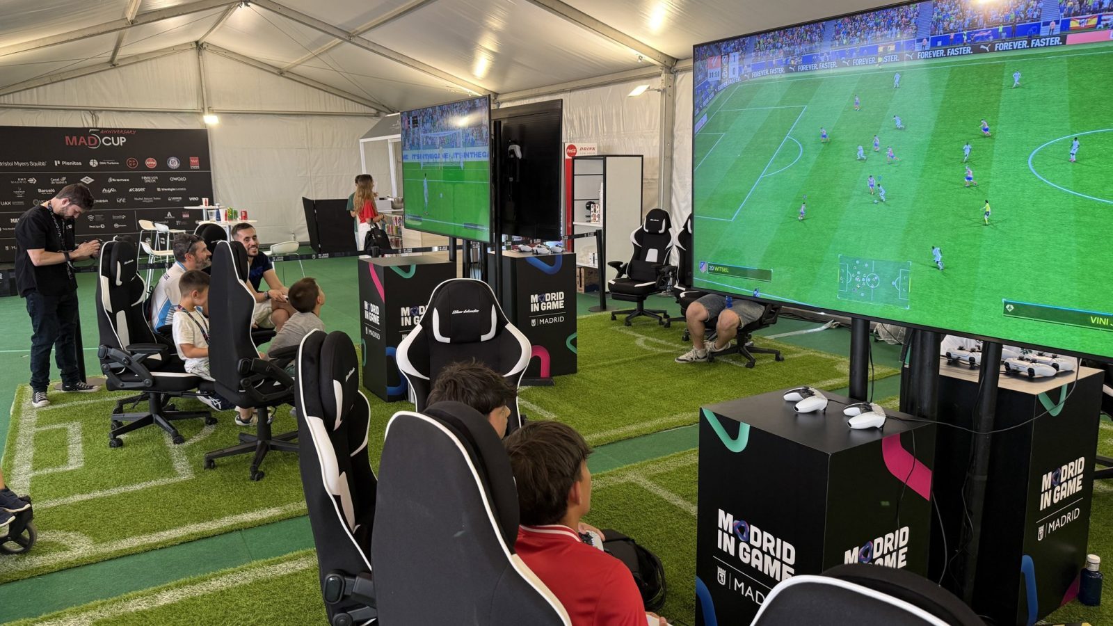 El Metropolitano acoge el torneo de fútbol y videojuegos este fin de semana El Metropolitano acoge el torneo de fútbol y videojuegos este fin de semana