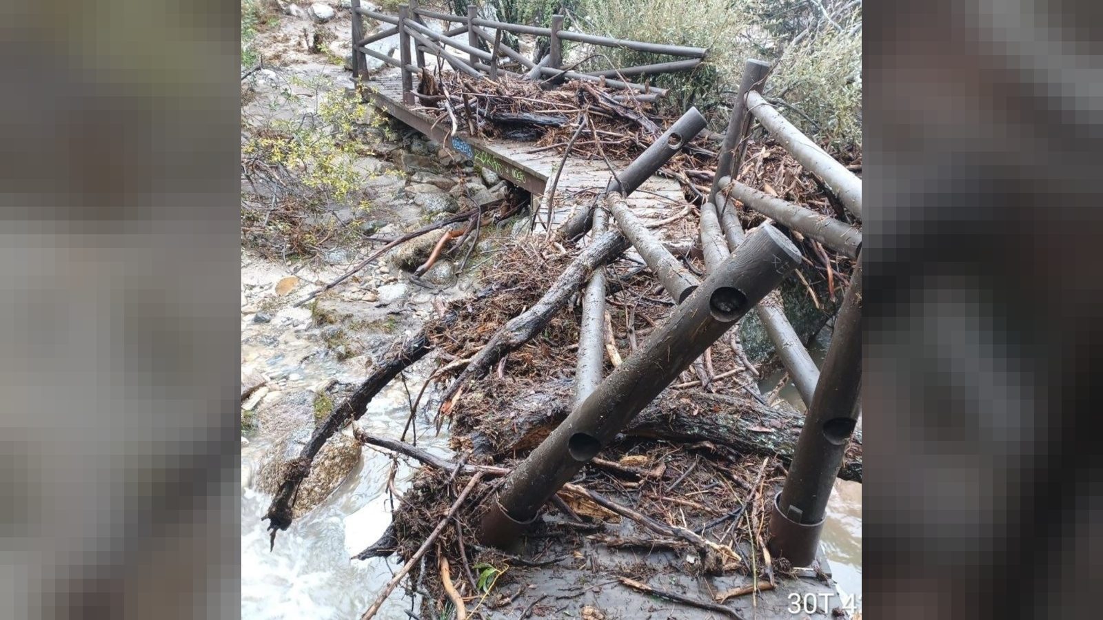 La lluvia provoca la crecida del Manzanares y daños en La Pedriza La lluvia provoca la crecida del Manzanares y daños en La Pedriza