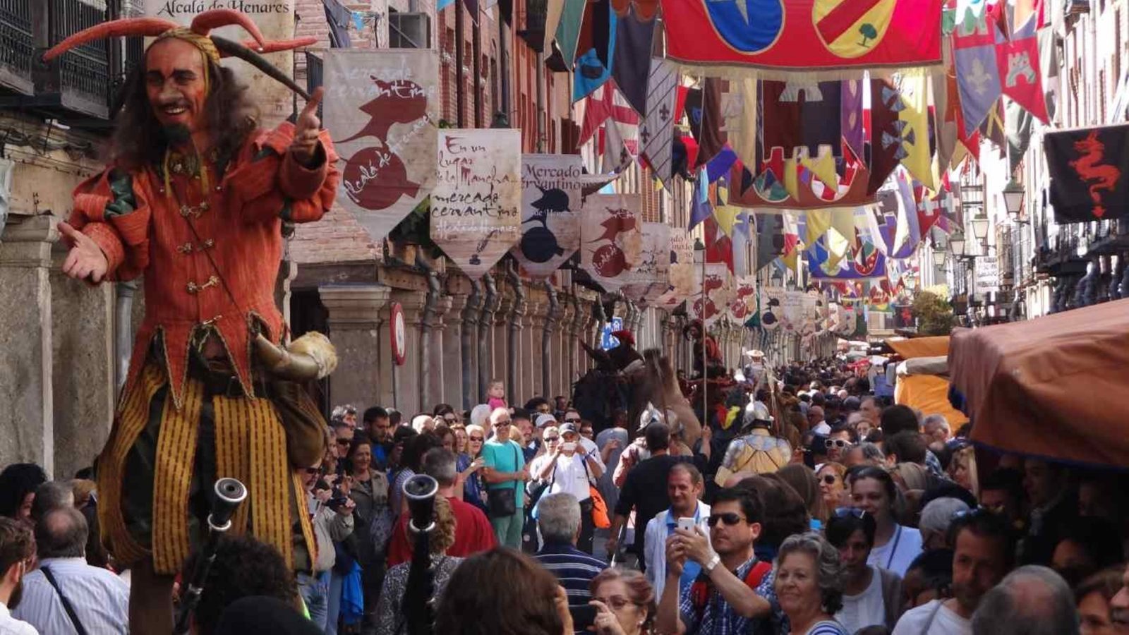 El Mercado Cervantino abre en Alcalá con 400 puestos El Mercado Cervantino abre en Alcalá con 400 puestos
