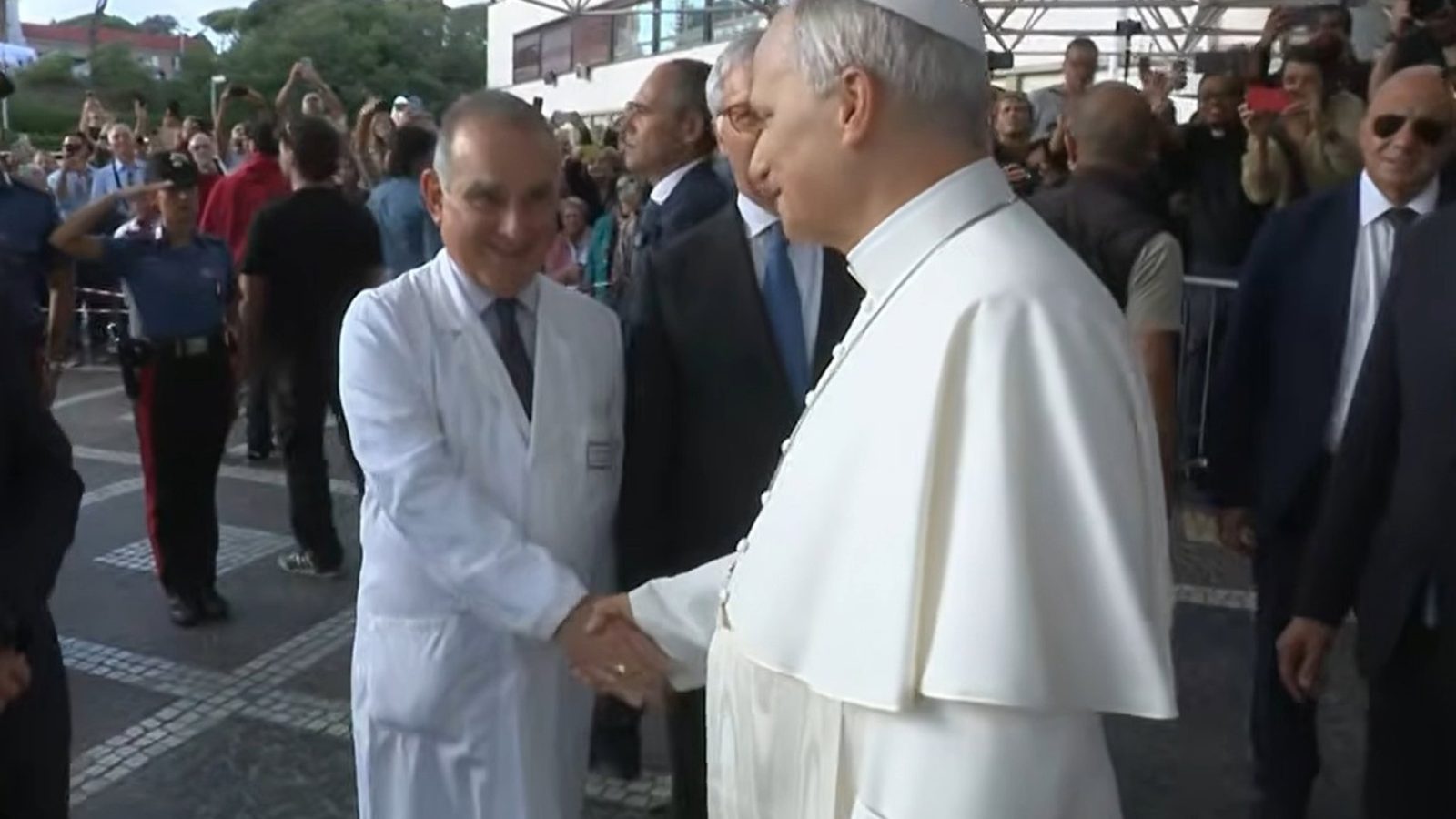 El Papa León XIV recibe el alta tras la intervención de pulmón El Papa León XIV recibe el alta tras la intervención de pulmón
