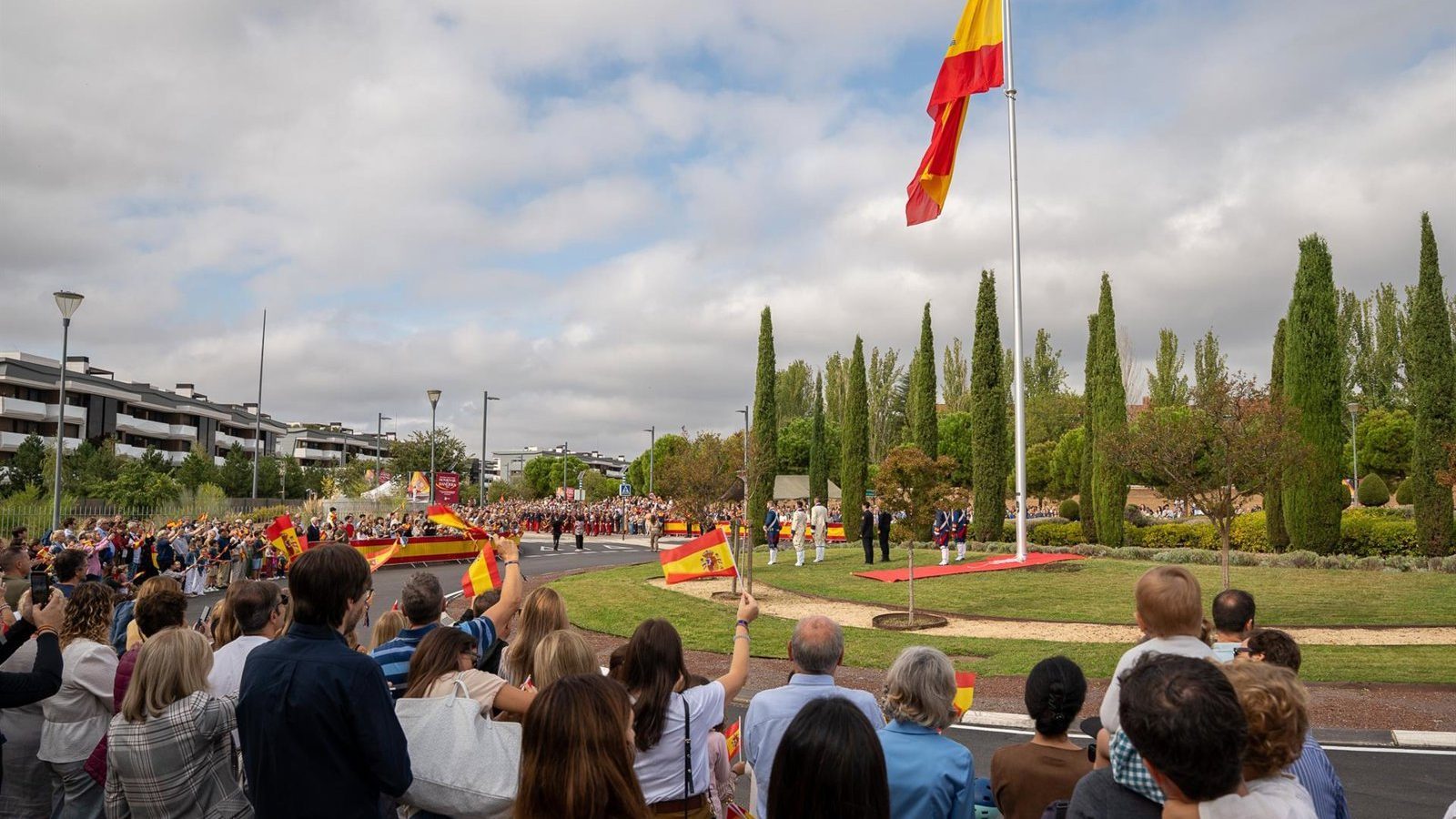 El Ayuntamiento traslada a la zona sur de Pozuelo el Homenaje a la Bandera