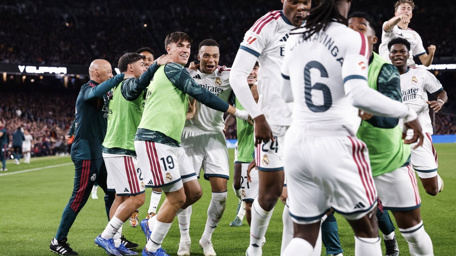El Madrid conquista el Camp Nou con un doblete de Mbappé El Madrid conquista el Camp Nou con un doblete de Mbappé