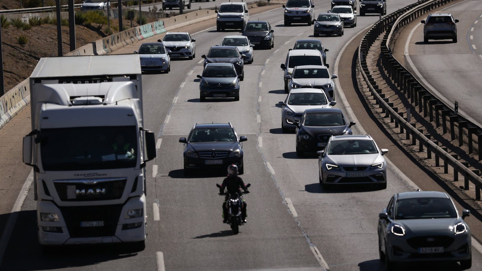 Retenciones en cinco autovías de entrada a Madrid