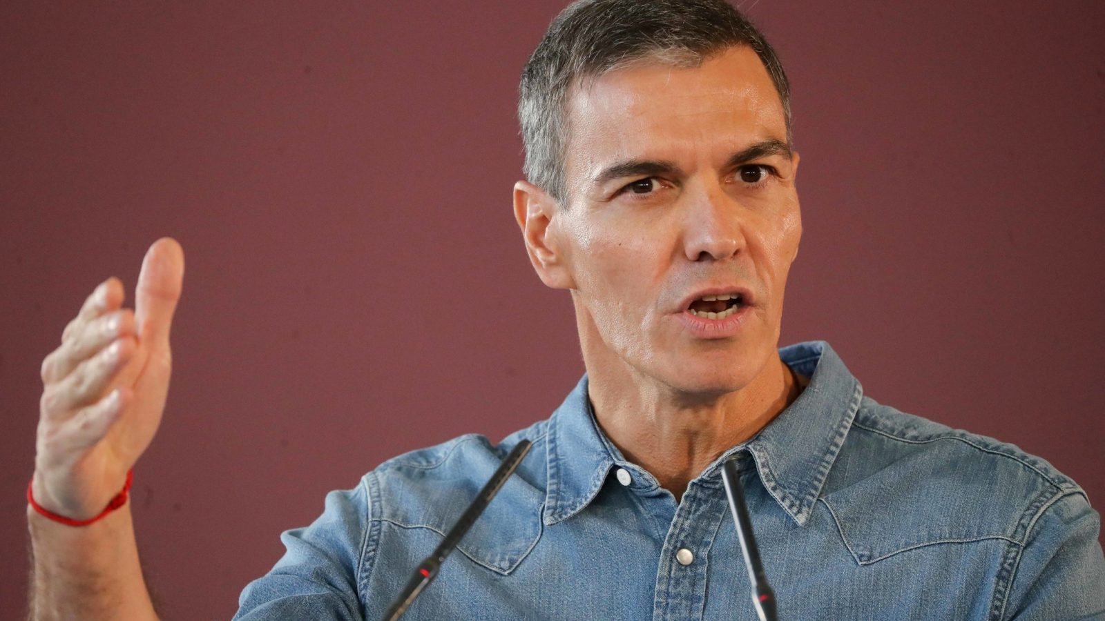 Sánchez defiende la diversidad de España en la Fiesta Nacional Sánchez defiende la diversidad de España en la Fiesta Nacional