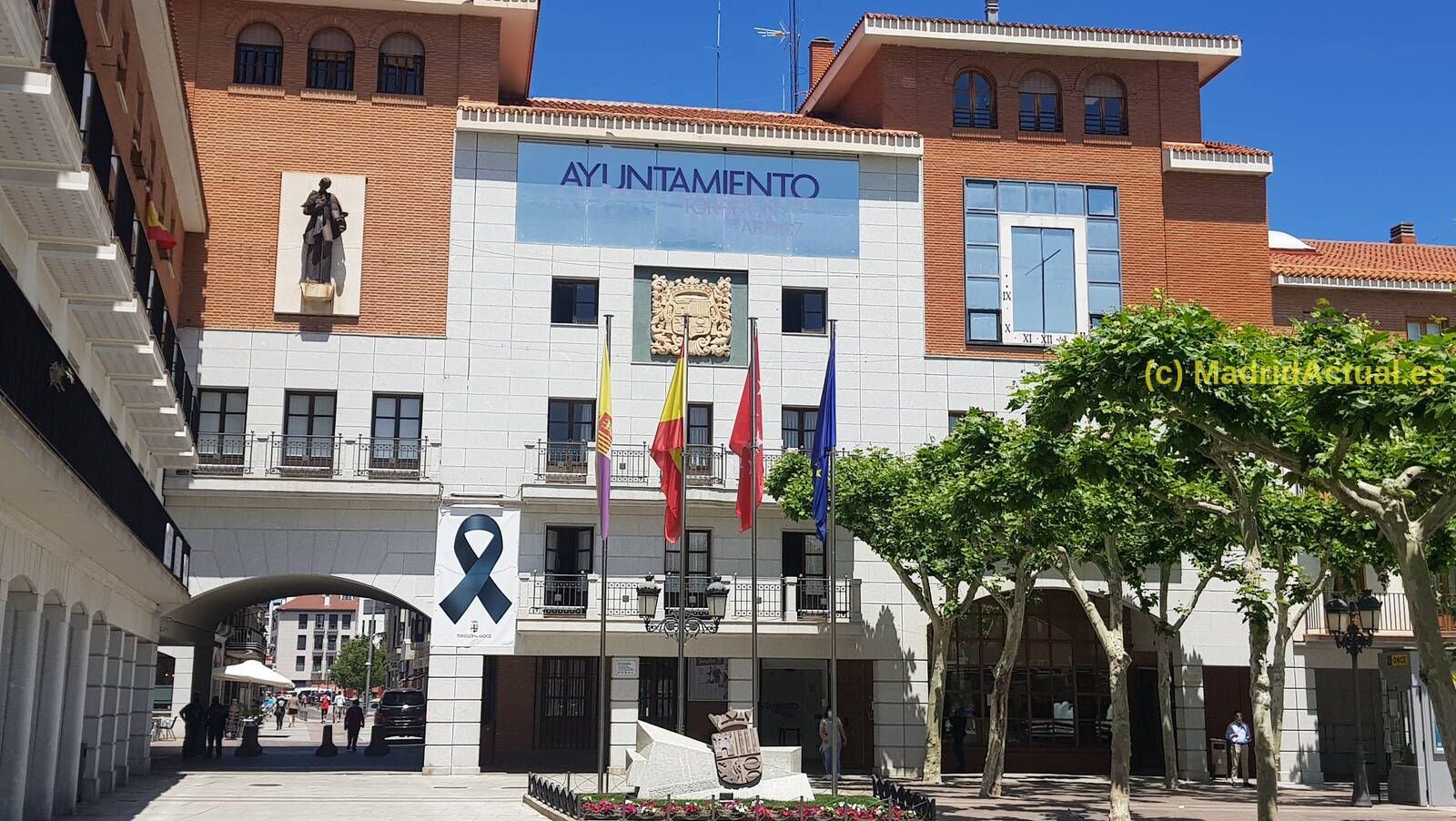 Torrejón anima a domiciliar la tasa de basuras para lograr un 15% de rebaja en 2026El Ayuntamiento de Torrejón de Ardoz ha pedido a los vecinos que se acojan a la bonificación del 5% por domiciliar en el banco el recibo de la tasa de basuras correspondien