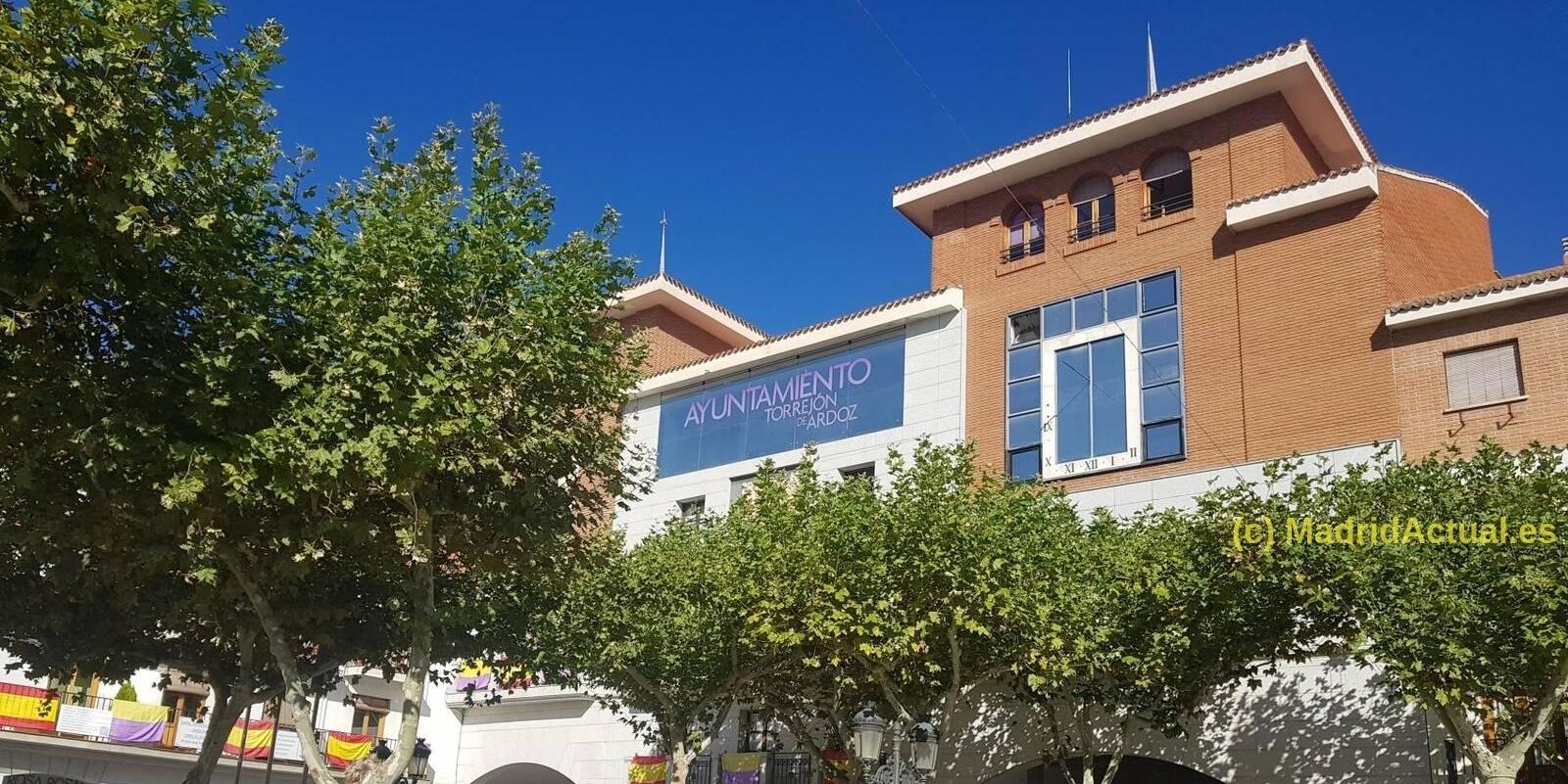 Torrejón de Ardoz inaugura su tercer jardín vertical en la calle Verano