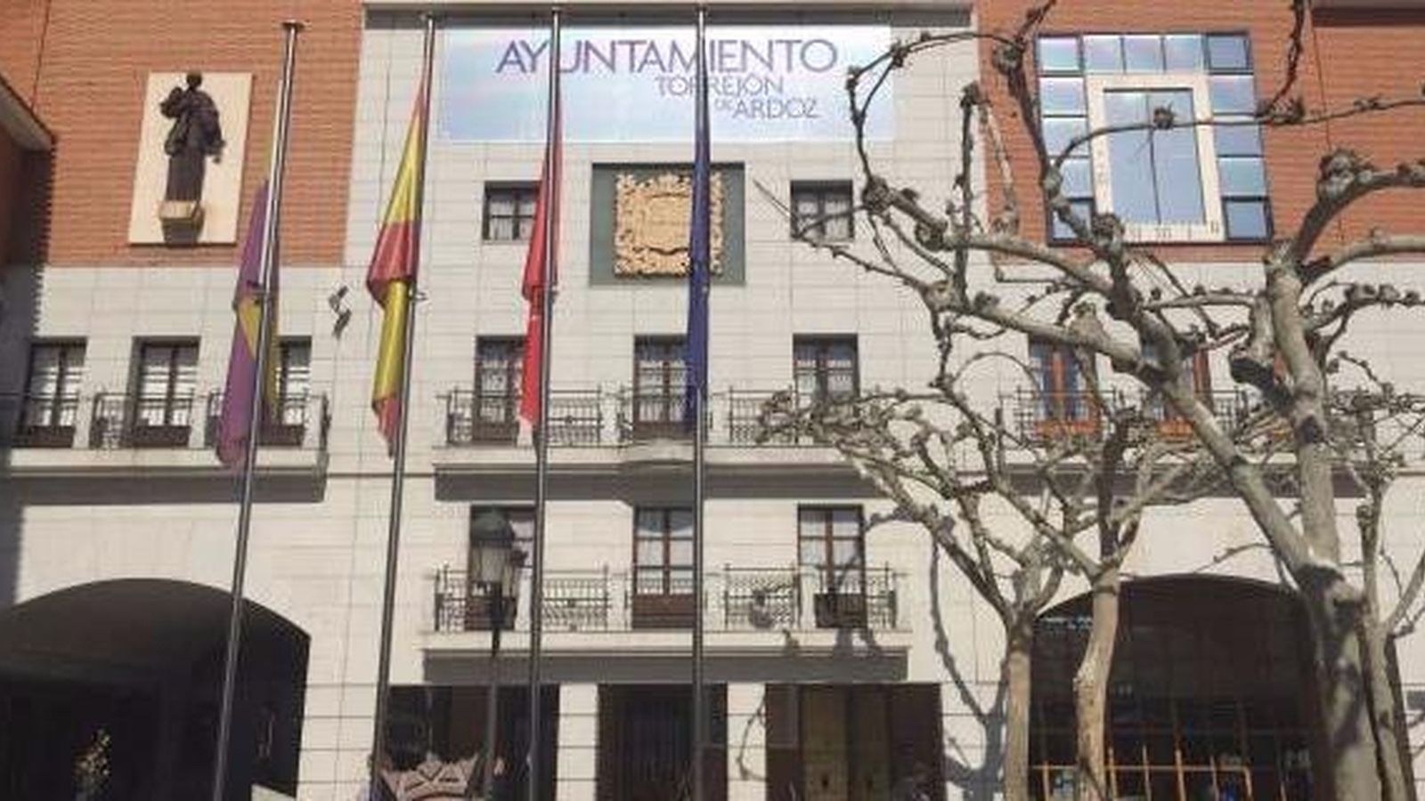 Los 244 mejores alumnos de Torrejón reciben un diploma y un cheque en reconocimiento a su esfuerzo