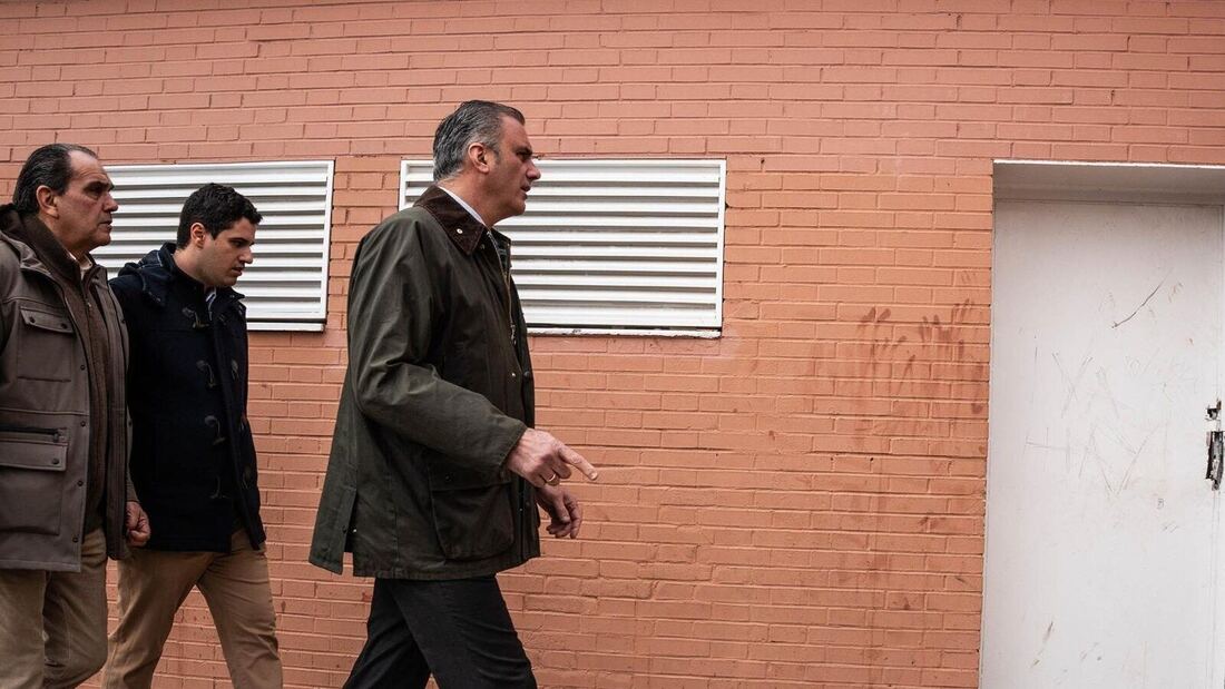 El Ayuntamiento defiende que somete los vestuarios okupados en San Blas a una vigilancia constante