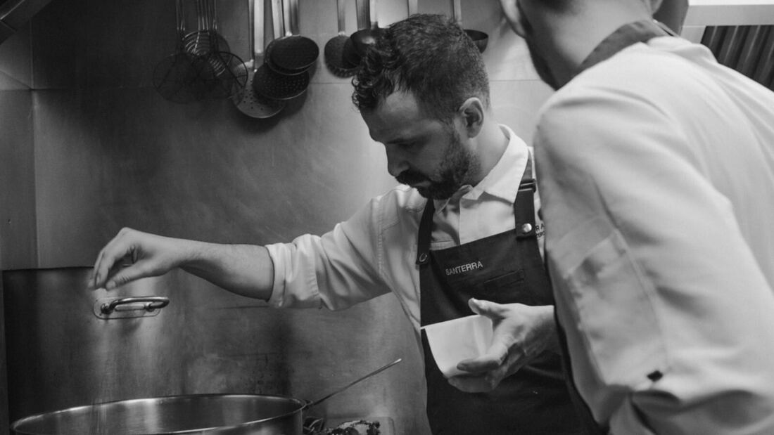 Miguel Carretero, ganador de la estrella Michelín por sus bravas: "Me gusta conocer al cliente que viene al restaurante”