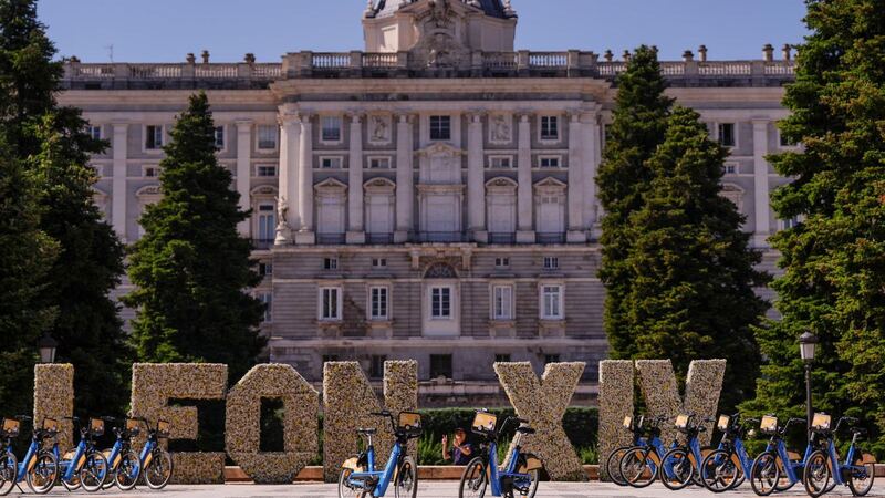 Madrid llena de flores los espacios emblemáticos para recibir al Papa León XIV