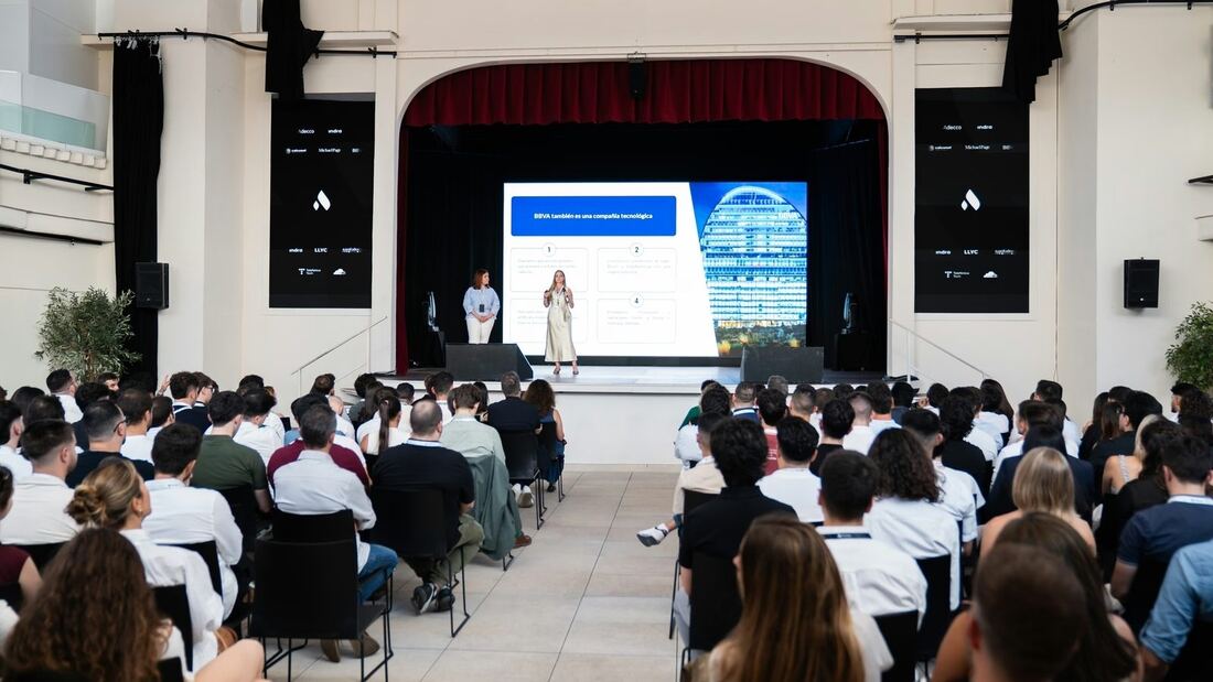 Evolve reúne en Madrid a BBVA, Telefónica e Indra en una jornada para conectar talento tech con empresas