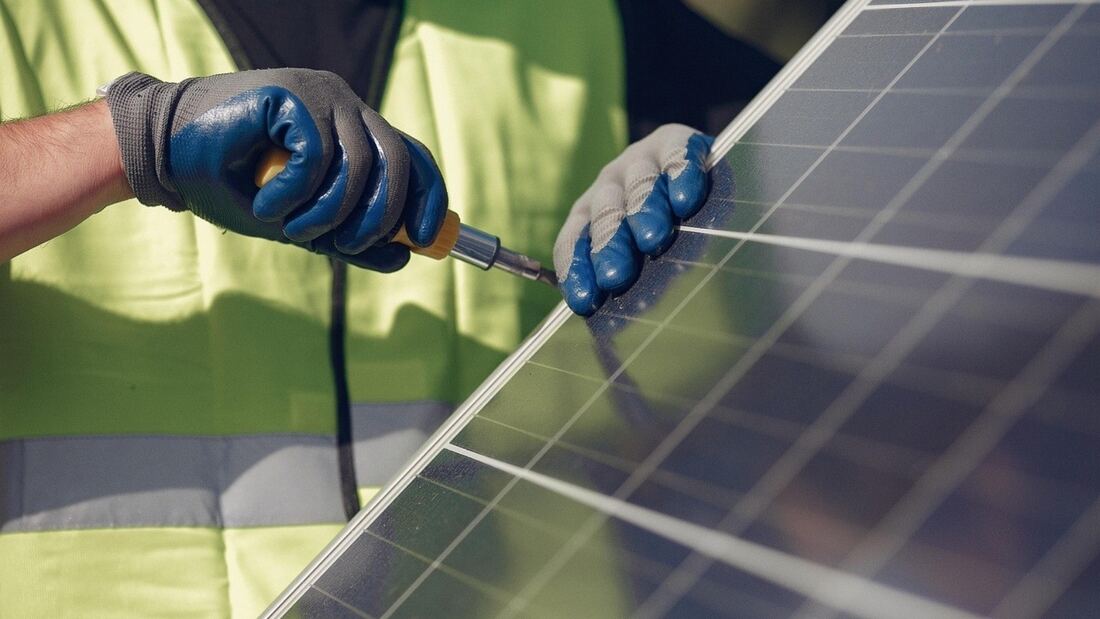 El pool supera los 200 euros/MWh: qué puede hacer una casa unifamiliar con su factura de la luz
