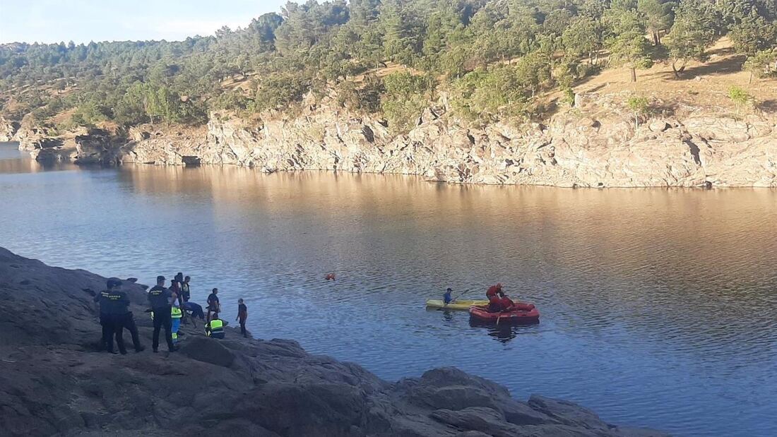 Buscan a un joven de 23 años que cayó al agua en el río Lozoya