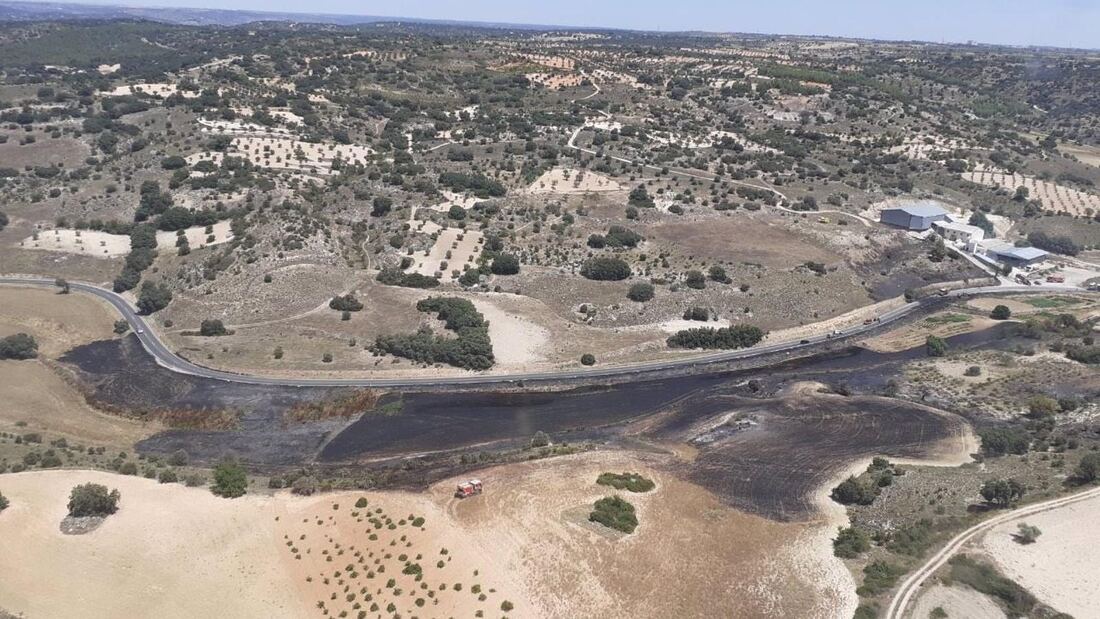 Arden 1.500 m2 de pasto y dos coches de alta gama en un concesionario de Alpedrete
