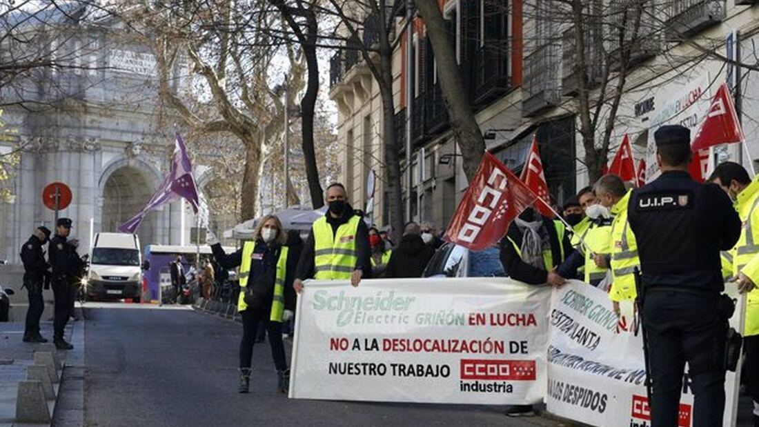 Schneider trasladará su producción de Griñón a Italia y despedirá a los 87 empleados de la planta