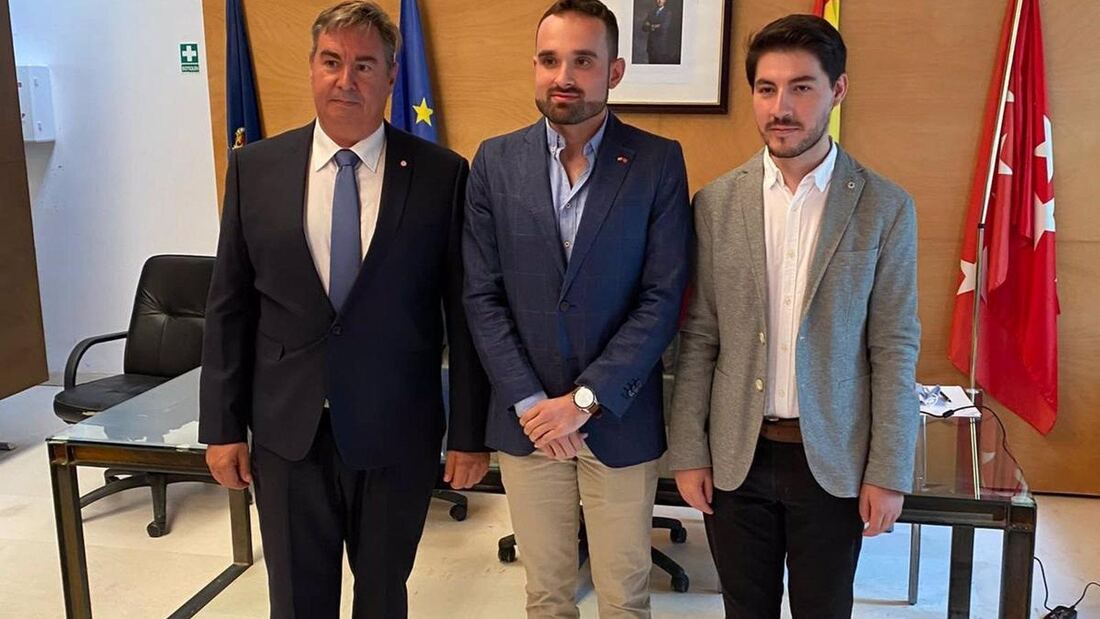 Alejandro Trillo toma posesión como nuevo regidor de Somosierra tras el fallecimiento de Francisco Sanz