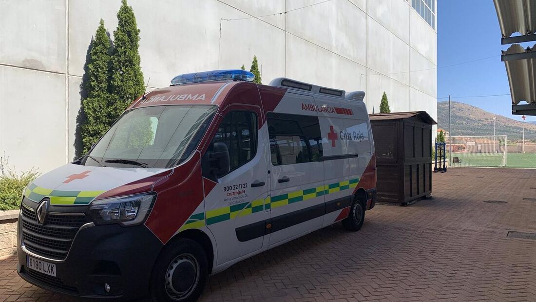  Un centenar de evacuados por el fuego de Cebreros pasa la noche en el polideportivo de Robledo de Chavela