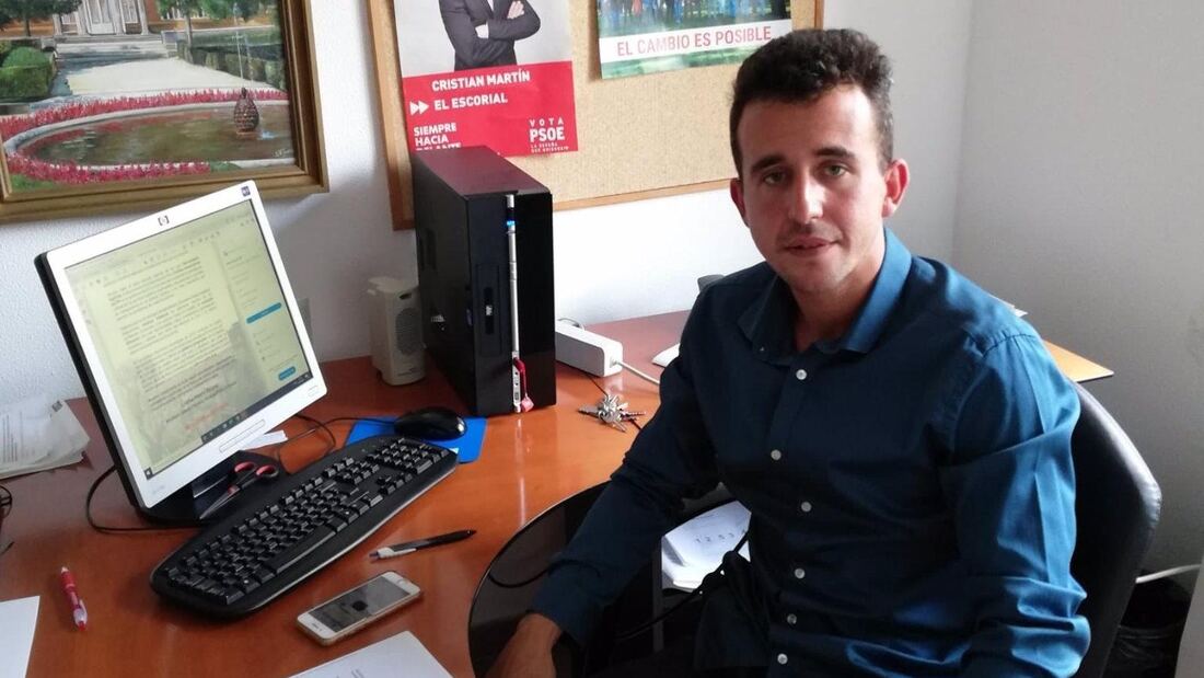 El alcalde de El Escorial ingresado en estado grave tras caer desde su domicilio a la calle
