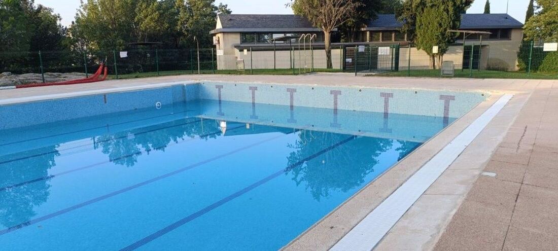 Hoyo de Manzanares cierra la piscina municipal por "grandes fugas de agua"