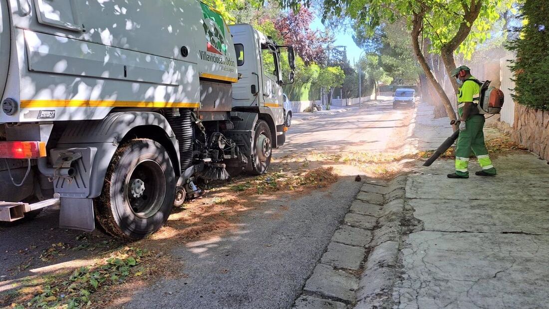 Aumentan a seis los servicios de las barredoras en Villaviciosa de Odón para recoger casi 4.000 kilos diarios de basura