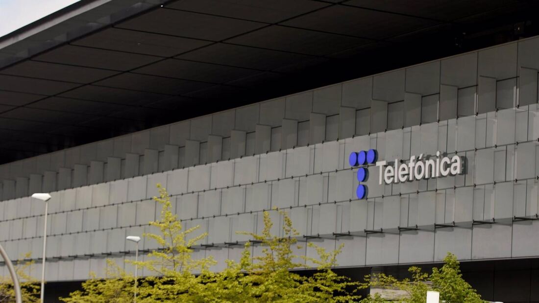 Telefónica "toma nota" de la "aproximación amistosa" de la saudí STC y de su apoyo al equipo directivo