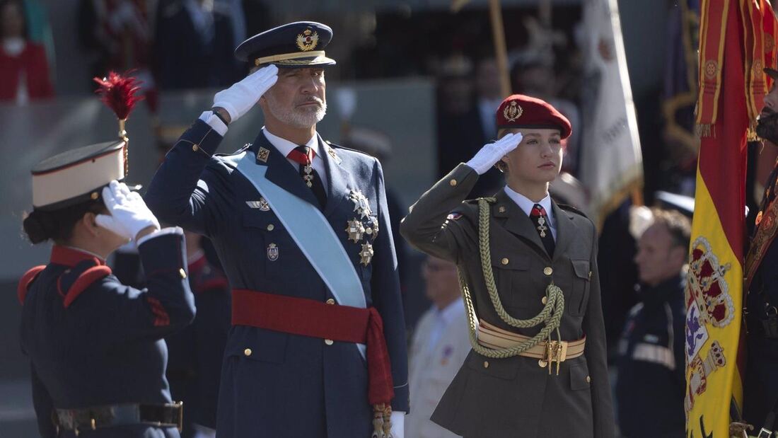 Pitos y abucheos a Pedro Sánchez durante el desfile de las Fuerzas Armadas