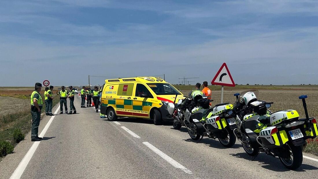  Dos jóvenes motoristas heridos graves al colisionar con un turismo en la M-318 en Colmenar de Oreja