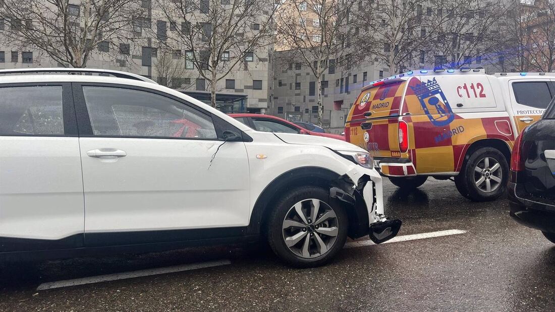Accidente grave en la avenida de los Poblados: un hombre arrollado fuera del paso de peatones