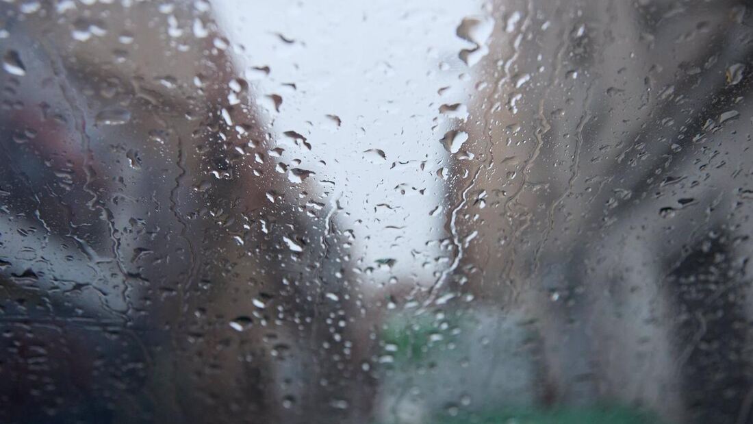  El viento y la lluvia provocan en la capital más de 100 salidas de los Bomberos