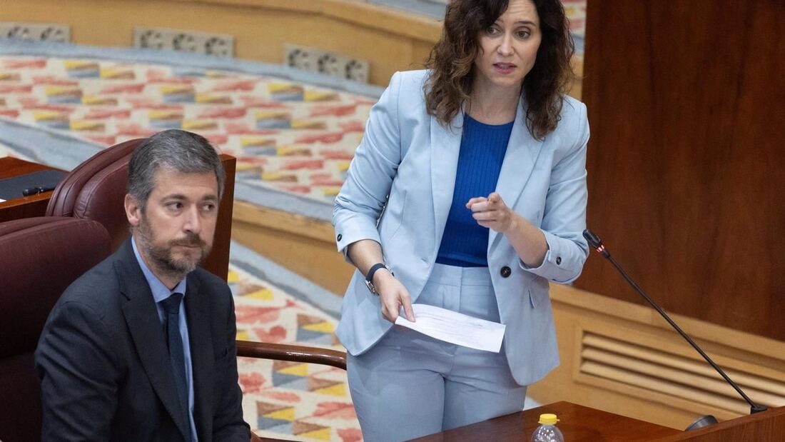 Ayuso al PSOE: "¿Ahora ya nos vamos quitando la caspa a tres días de las urnas?"