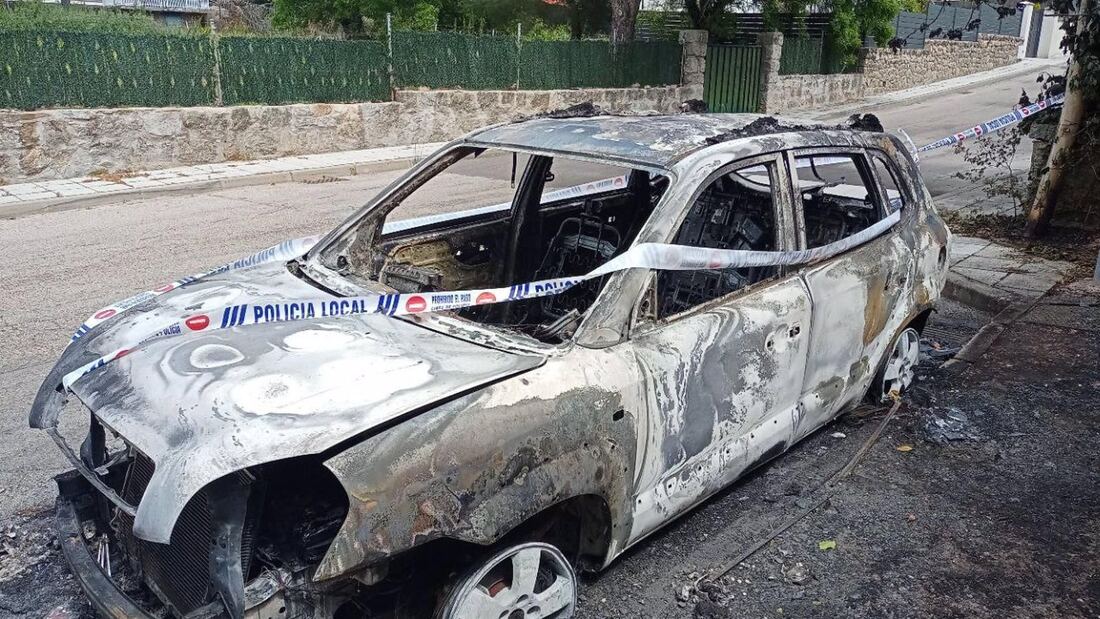 Incendio del coche de un concejal de Podemos-IU-AV en Los Molinos