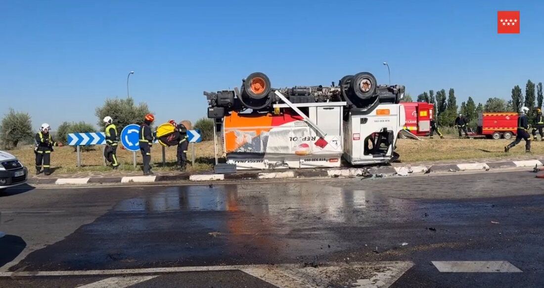 Vuelca un camión cisterna en Titulcia y derrama 500 litros de gasoil