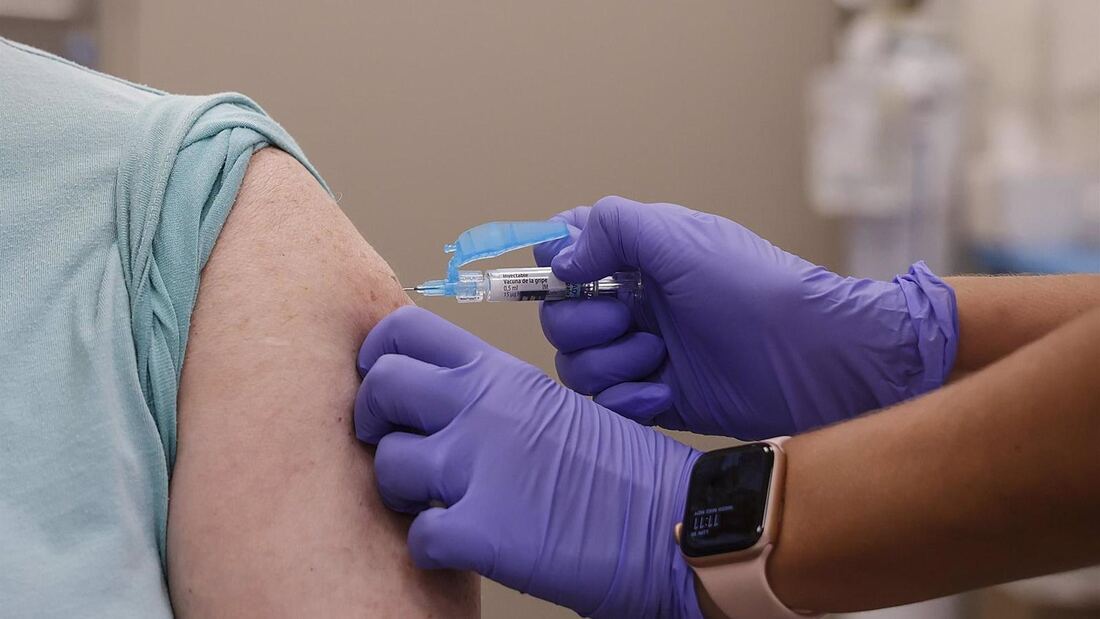Vacuna de la gripe y covid en Madrid: calendario completo y cómo pedir cita ya