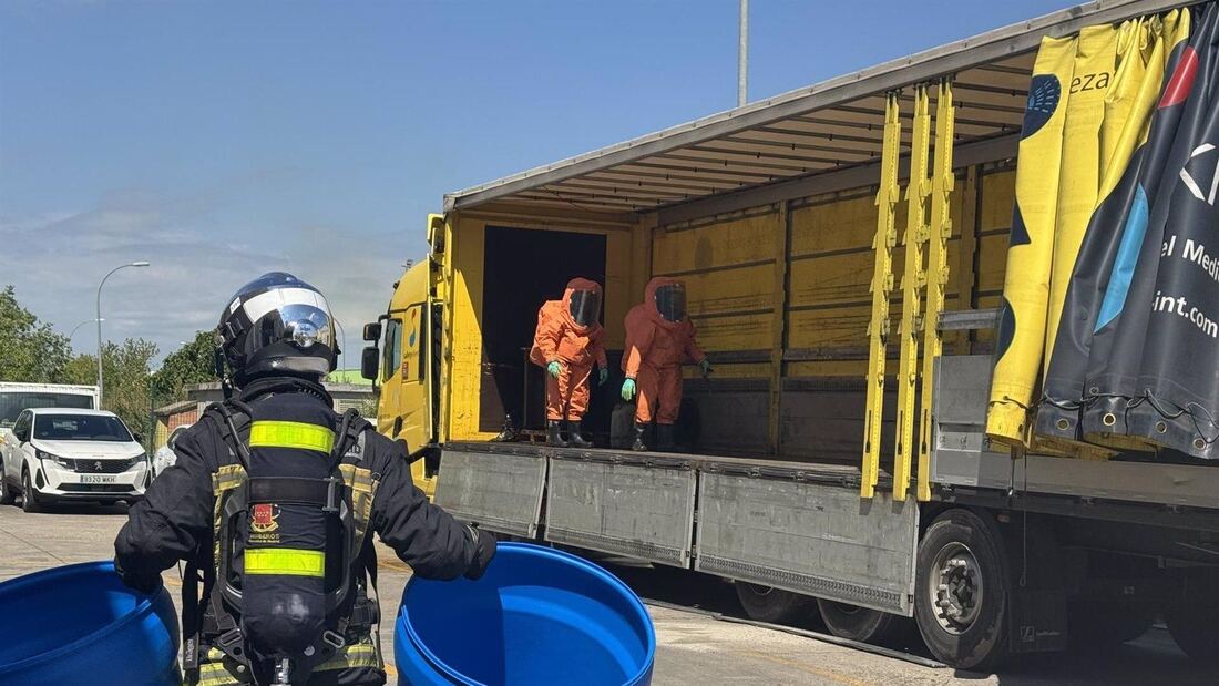 Neutralizan una nube tóxica tras una fuga de ácido nítrico en una nave de Algete